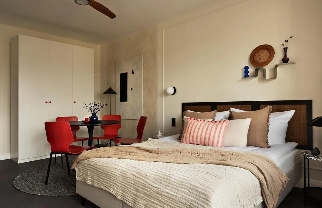 Nafenna 2-Bedroom Apartment In Old Town-1
