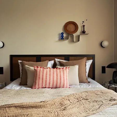 Nafenna 2-Bedroom Apartment In Old Town-3